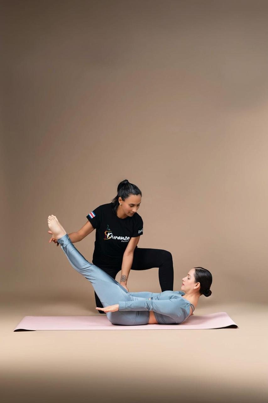 Cindy acompañando Pilates Mat en Estudio Duranza